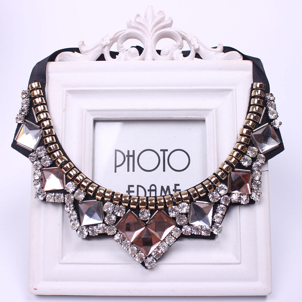 2019 NEW ARRIVALS VERSATILE FAKE COLLAR WOMENS EUROPEAN AND AMERICAN STYLE G TONE RHINESTONE SHORT CHAIN METAL LACE-UP NECKLACE