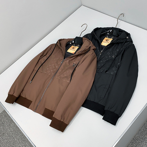 005P385 25冬季新款 90%白鸭绒连帽轻薄羽绒服   控598图片