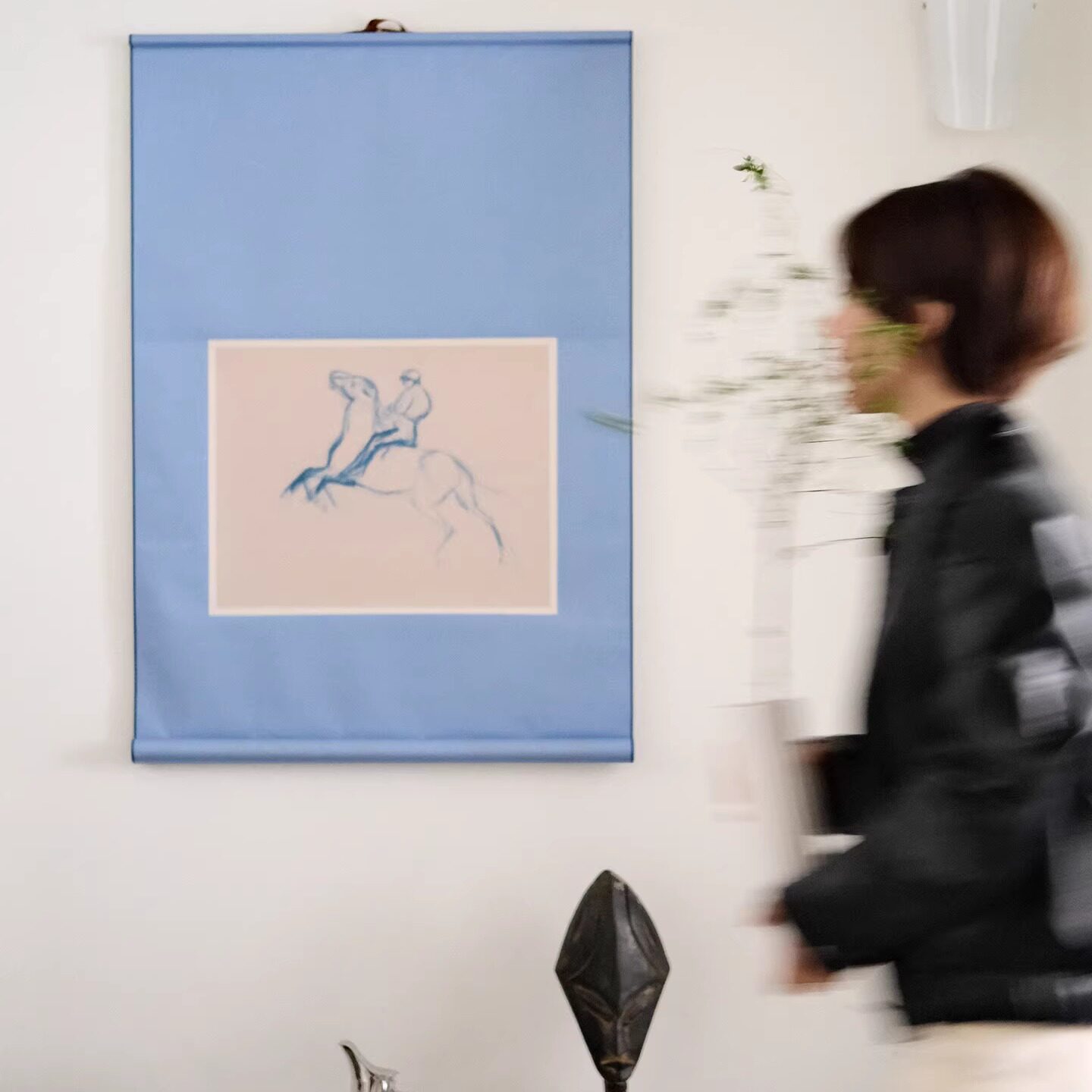 【策马】中古奶油风卷轴画骑马现代简约挂毯墙饰小众设计师装饰画