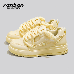 人本平底小白鞋2026春季新款女款黄色轻便小众休闲运动厚底板鞋女