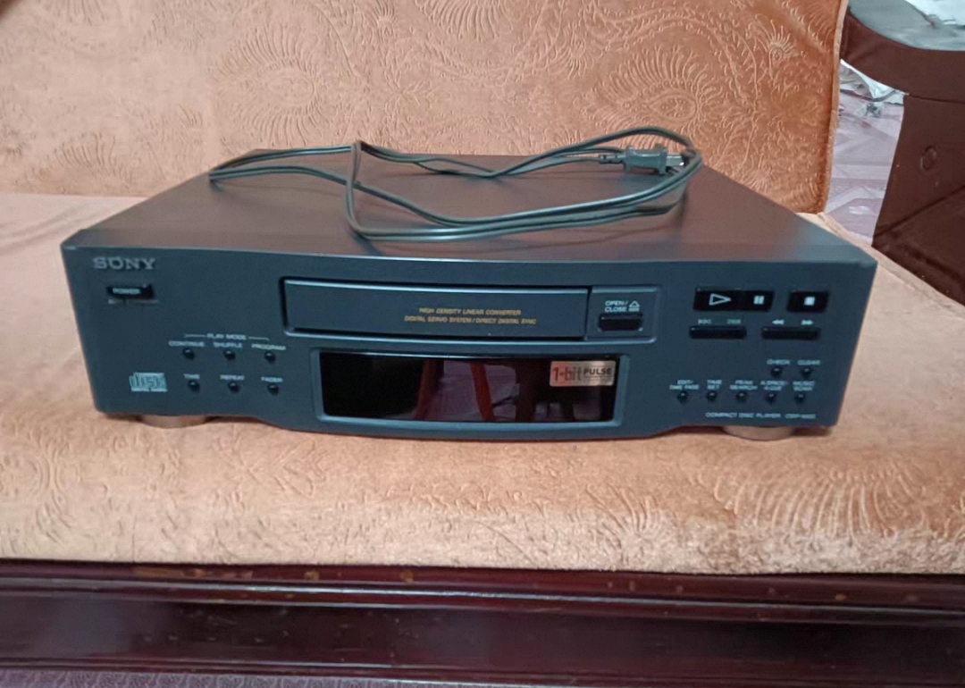 索尼CDP–M33，电源可调，默认220v，kss240光头，索尼一比特解码