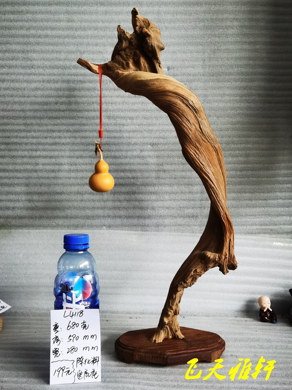 정통 태항 투자 장식품 뿌리 조각품 오래된 재료 빨간색과 흰색 양모 장식품 투자 펜 걸이 인기 프로모션