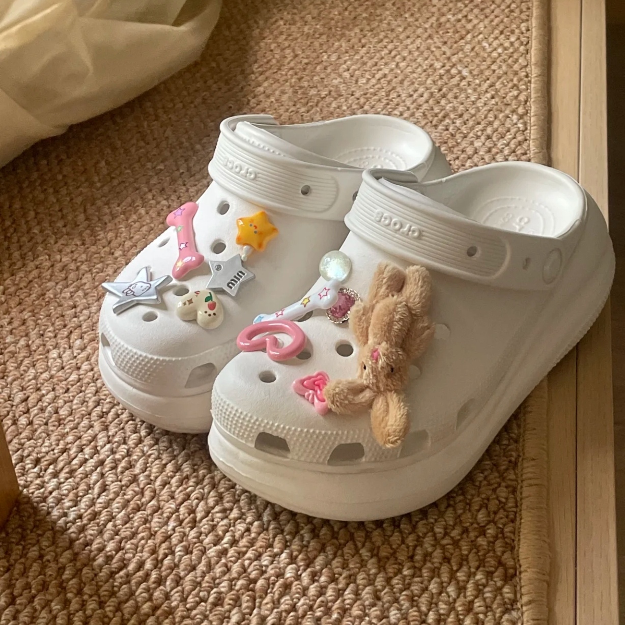 适配洞洞鞋配饰配件鞋扣小兔子珍珠蝴蝶贝壳diy鞋花装饰饰品配饰