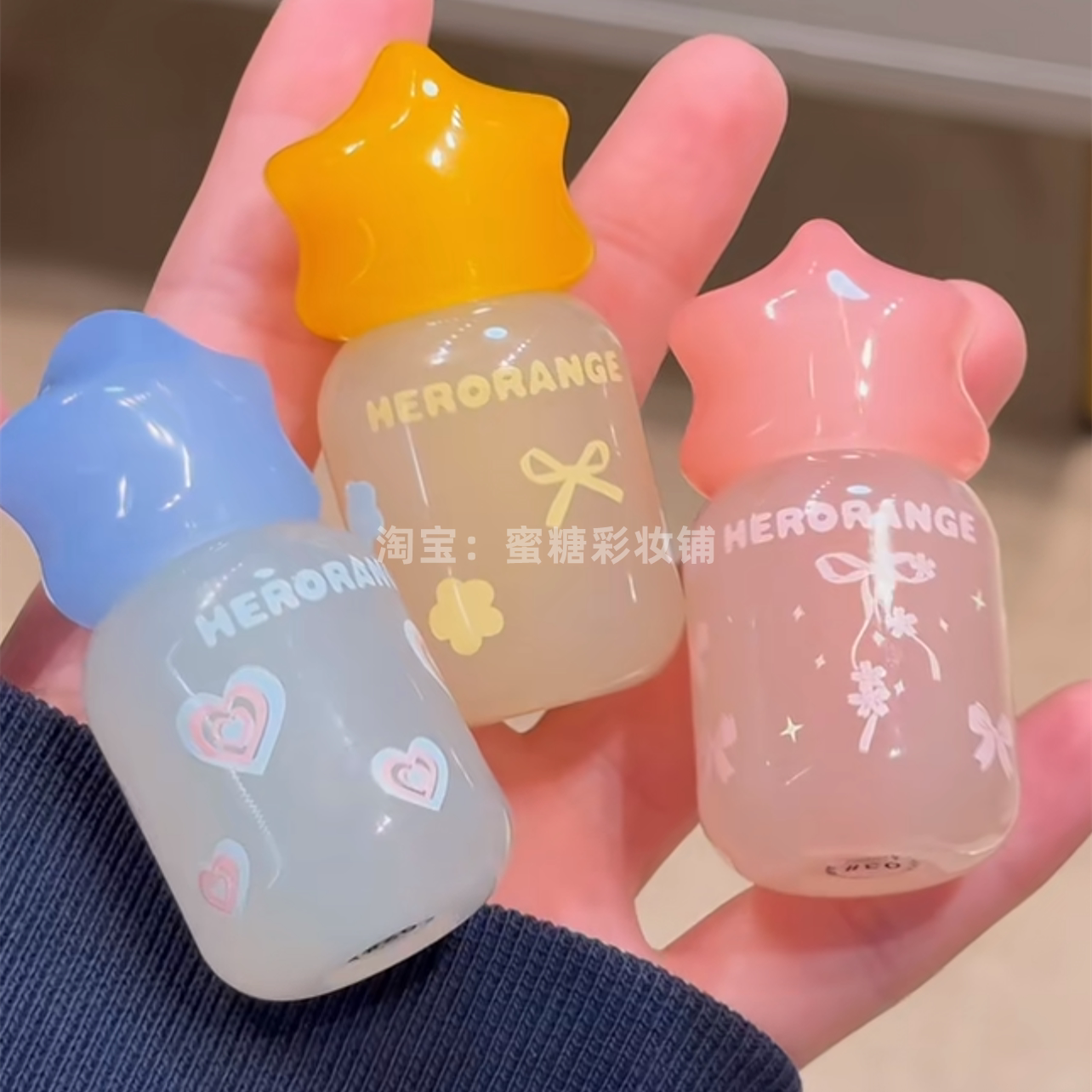 上嘴就是嫩妹既视感 敲Q的细闪唇油细闪可爱镜面爆闪叠涂唇蜜高中