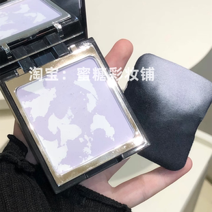 我愿称之为e大饼平替！五花肉补妆蜜粉自带粉扑 磨皮感紫色提亮白