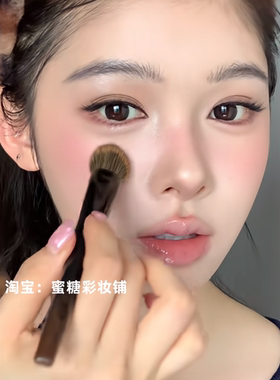 秋鱼斜坡腮红刷点彩刷子液体腮红膏修容粉底刷软毛新手化妆师专用