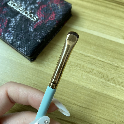 化妆师圈子公认醉好用的月牙眼线刷 下至卧蚕眉毛一刷多用沧州刷