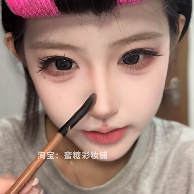闺蜜们快来学这个超级上镜的小翘鼻画法 Y16镰刀鼻影刷修容晕染刷
