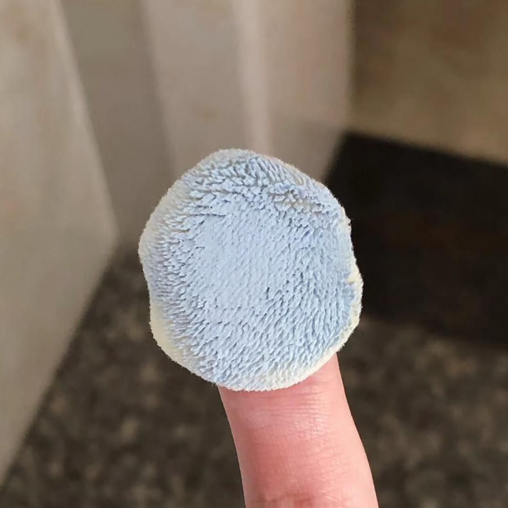 我也不想买  可它是蓝色液体修容哎 提亮膨胀色腮蓝紫遮瑕多用膏