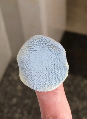 我也不想买  可它是蓝色液体修容哎 提亮膨胀色腮蓝紫遮瑕多用膏