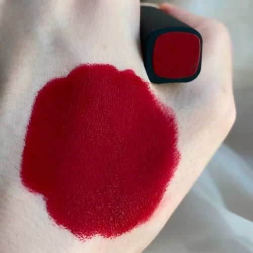 求这种正红色口红推荐！999东方大红色唇膏哑光无眼影妆绝配过年