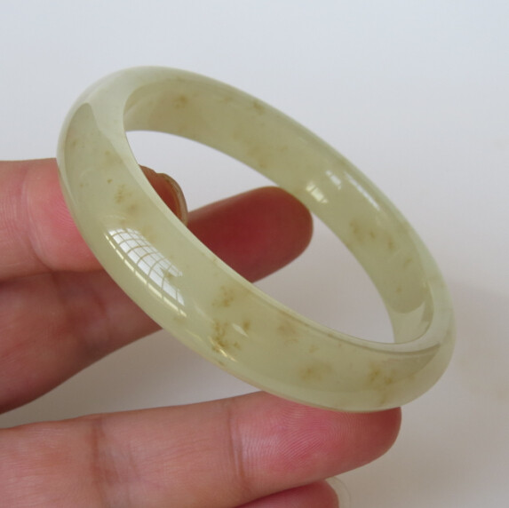 79克天然正品和田玉白玉飘水草花手镯 内径59mm