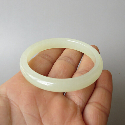 新疆和田玉手镯女款玉镯子