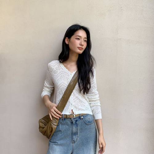 CLEAN SPACE-秋上新绣花织法休闲简约V领宽松纯色针织开衫56550