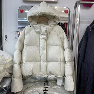 PINK连帽长袖羽绒服女外套2023冬季新品加厚保暖直筒羽绒衣面包服