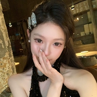 Мигает кристально-белым, пара бесследных клипов