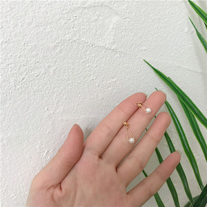 小巧精致几何三角形珍珠耳钉