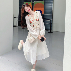 假两件拼接白色桔梗法式连衣裙女2025夏季新款今年流行的漂亮裙子图片