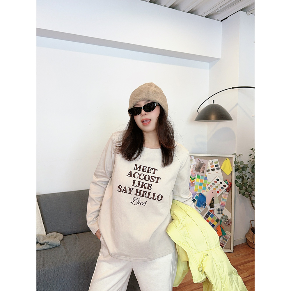 字母刺绣圆领正肩长袖T恤打底衫