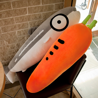 鱼毛绒玩具萝卜长条男友睡觉女生