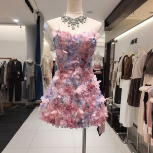 越南小众设计师重工立体花瓣钉珠抹胸连衣裙女高级感显瘦礼服短裙