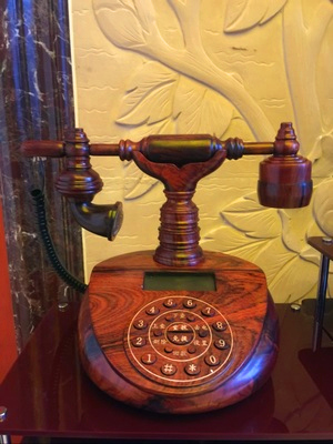 老式红木电话机木雕创意摆件欧式复古转盘民国仿古座机铜式旋转盘