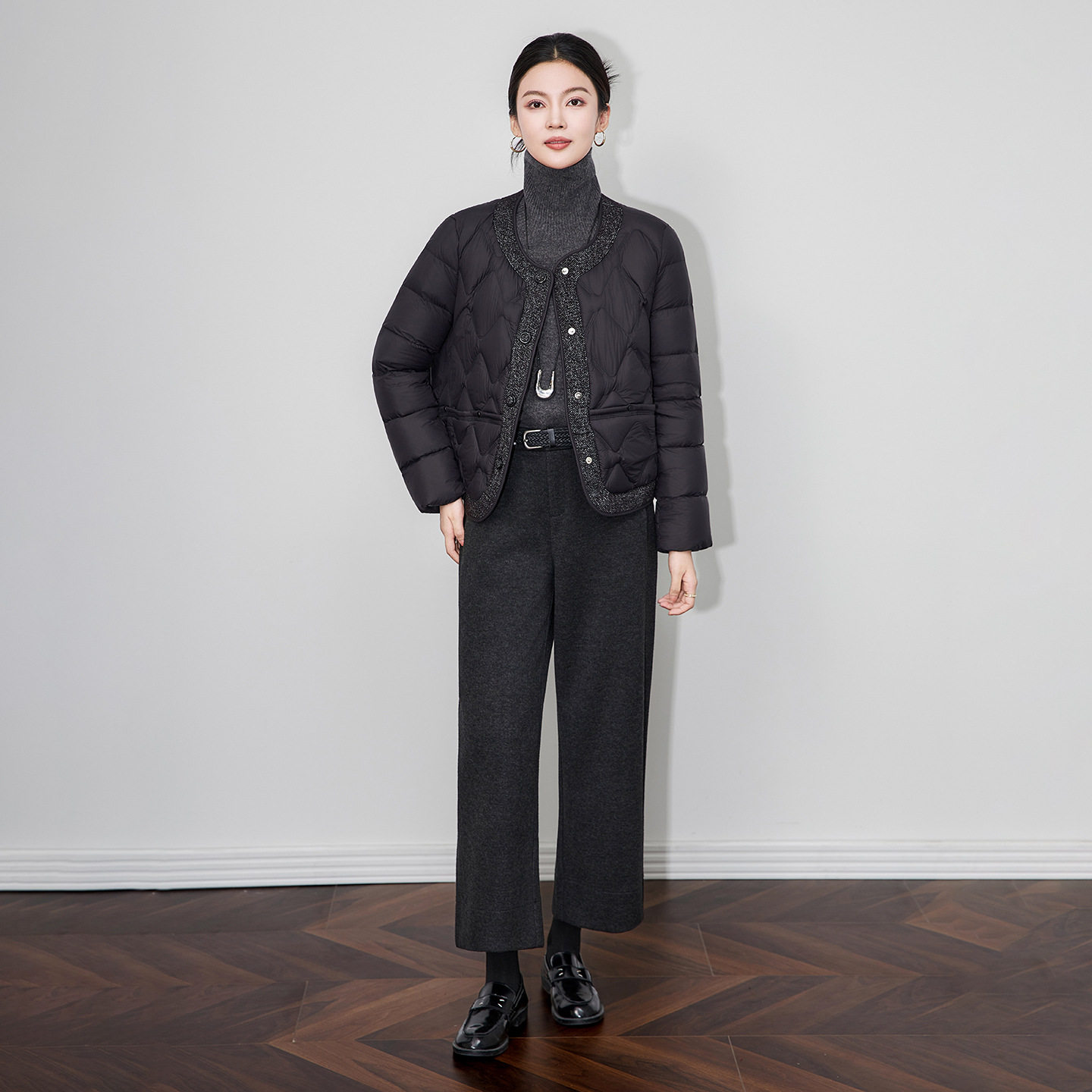 羽绒服女款冬季小香风90白鸭绒短款加厚保暖圆领轻盈时尚保暖外套