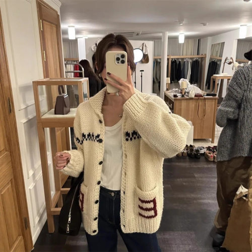 韩国ethos 秋冬粗针翻领毛衣爱心柯基提花口袋针织宽松开衫外套女