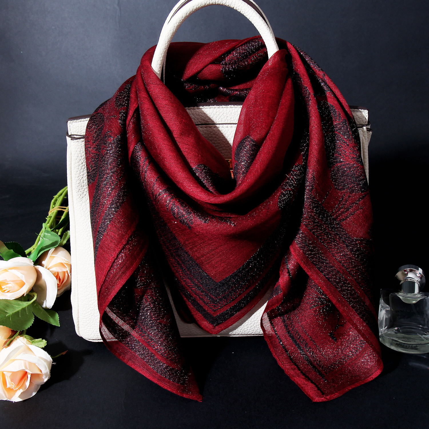 2025新款红色丝毛混纺丝巾女围巾秋冬保暖大方巾披肩外搭薄款绣花