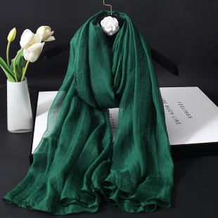 高级真丝围巾女墨绿色时尚丝巾薄款披肩妈妈旅游拍照保暖纱巾长款