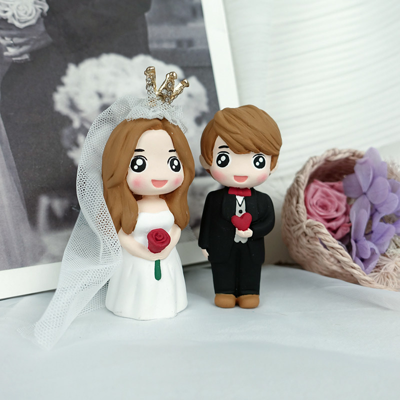 ins结婚情侣娃娃香薰石膏汽车出风口夹情人节七夕礼物潮车载香薰