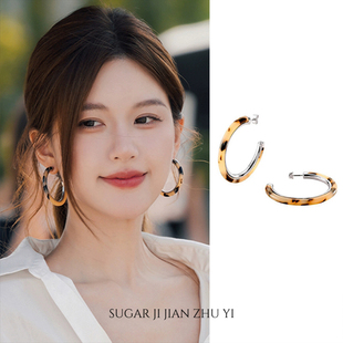 许我耀眼赵露思同款 C型高级感气质耳饰 豹纹圈圈耳环女2025新款