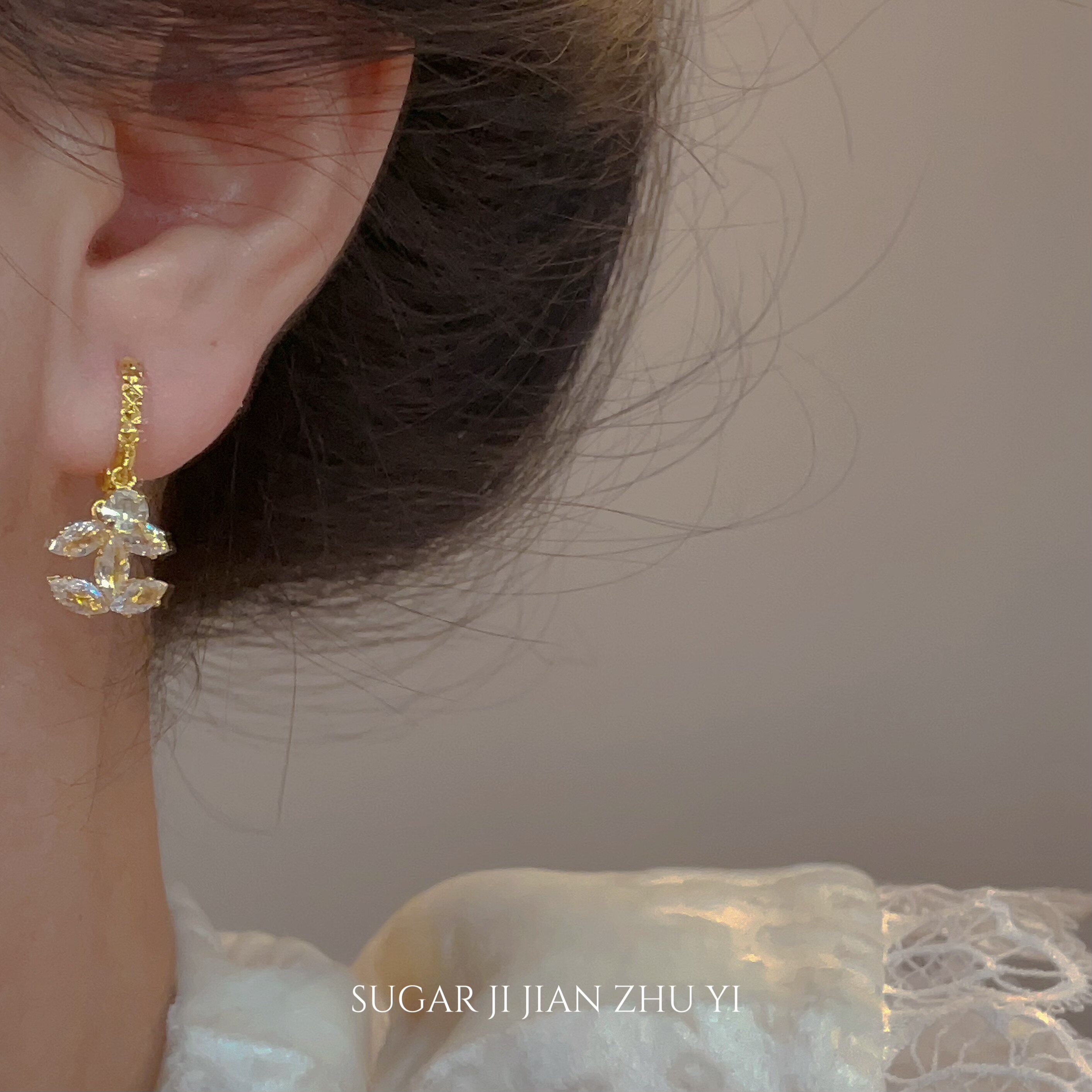 高级感轻奢锆石双C耳扣耳钉气质小香风时尚温柔耳环女2026年新款