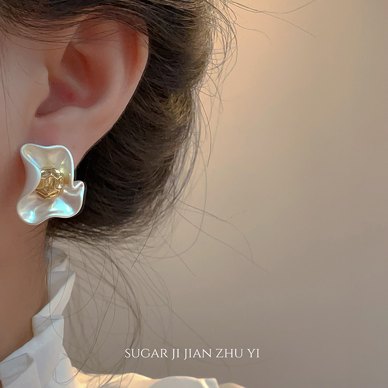 SUGAR 轻奢气质哑光金属花瓣耳钉2025年新款小众独特设计耳环女