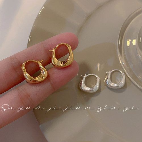 小众设计！极简个性素圈耳环