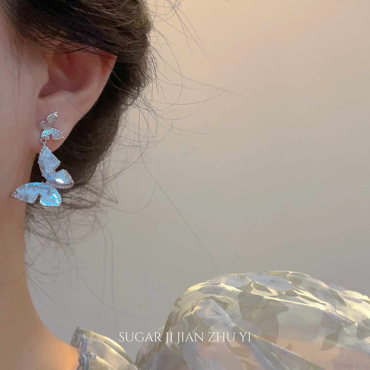 SUGAR 渐变蓝色水晶蝴蝶耳钉小众设计高级感超仙碎冰冰夏天耳环女