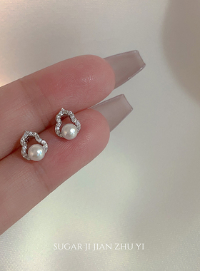 小众设计！小巧迷你葫芦珍珠耳钉
