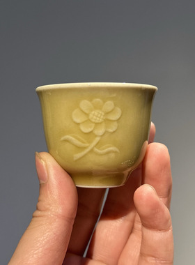 80年代老厂龙泉青瓷鳝鱼黄色 刻向日葵花铃铛杯工夫茶道品茗杯50c