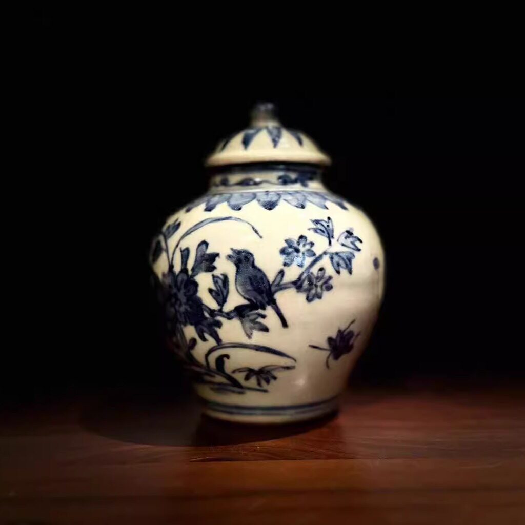 古器物明代万历时期 青花瓷茶叶罐中式空间 文人摆饰盖罐画花鸟图