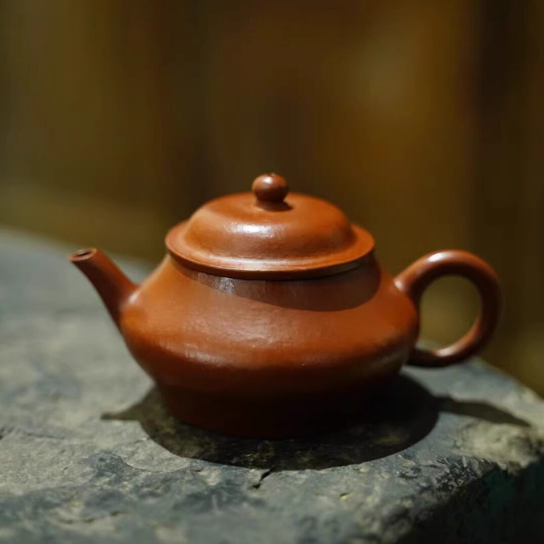 80年代台湾定制全手紫砂 原矿老朱泥扁灯壶 徐恒茂诗句款工夫小品