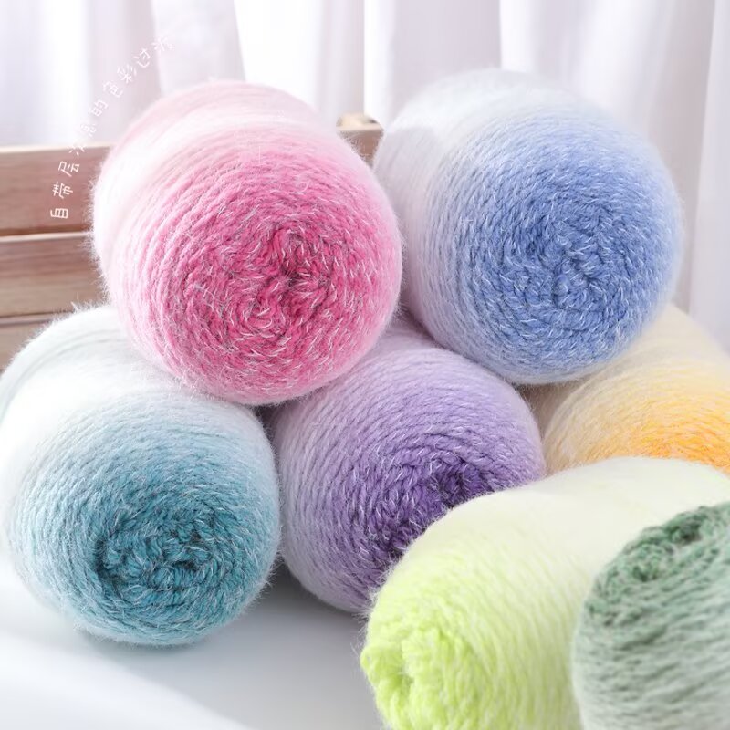 彩色渐变羊毛线轻岚蛋糕绒彩虹线