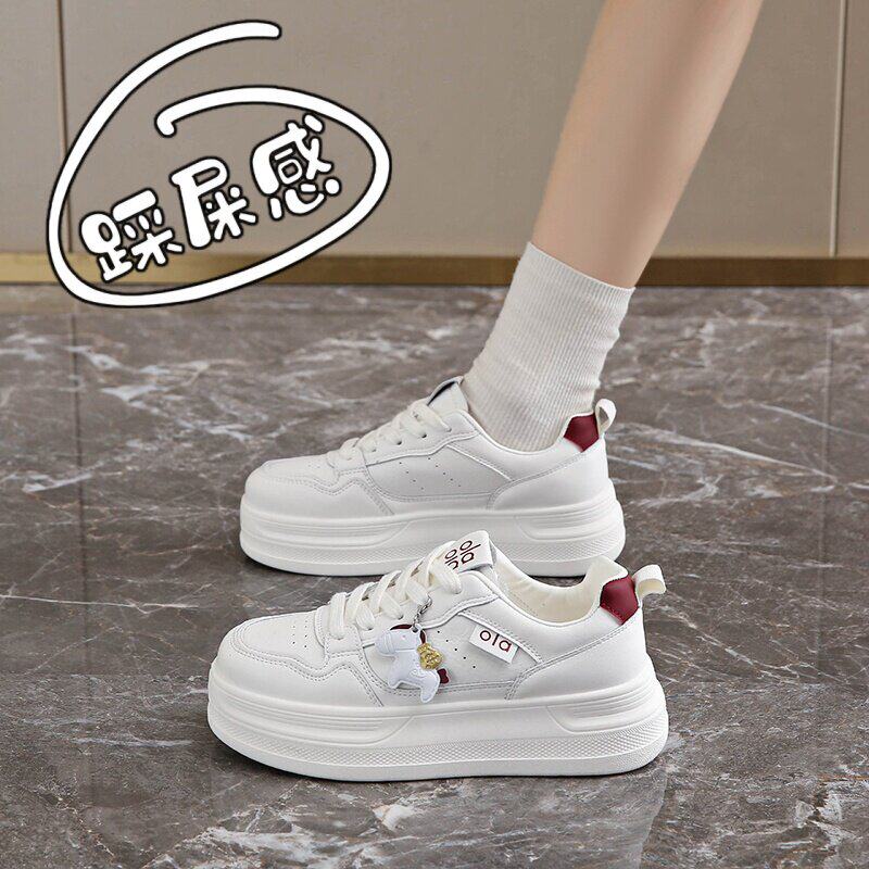 马年小马挂件厚底小白鞋女2026新款春秋百搭女鞋轻便厚底增高板鞋