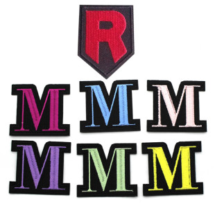背胶布贴全绣单词字母M刺绣徽章臂章衣服补丁贴服装 饰贴A123 装