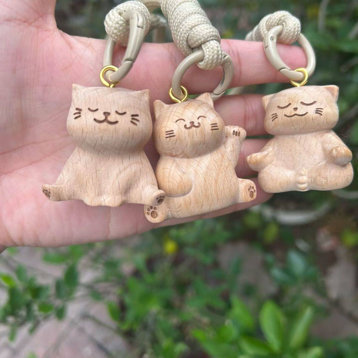 榉木福气猫咪挂件招财猫打坐猫劈叉猫可爱盘玩手把件生日礼物送礼
