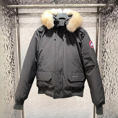 大鹅飞行夹克短款羽绒服