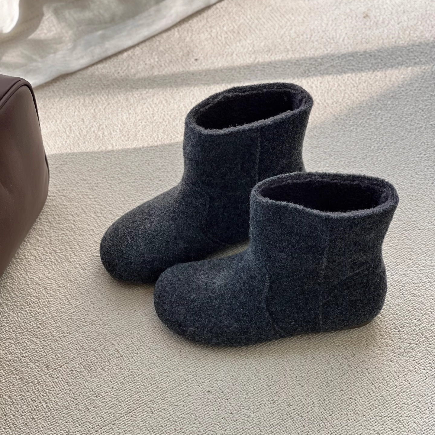 2025冬季新款加绒雪地靴女丑萌毛呢短靴短筒马丁靴棉鞋子保暖棉鞋