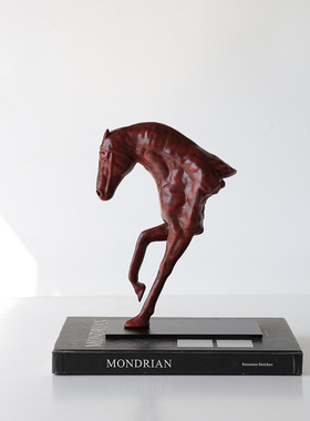 现代抽象家居客厅办公室接待室直播间装饰摆件树脂马头雕塑摆件