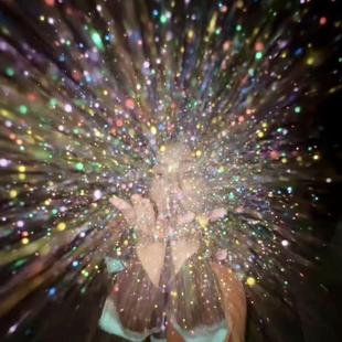 手心闪耀多彩光粉烟花梦幻新年银雪跨年拍照神器掌中烟雾效果浪漫