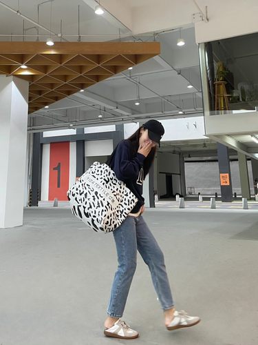 浅蓝色复古牛仔裤女秋