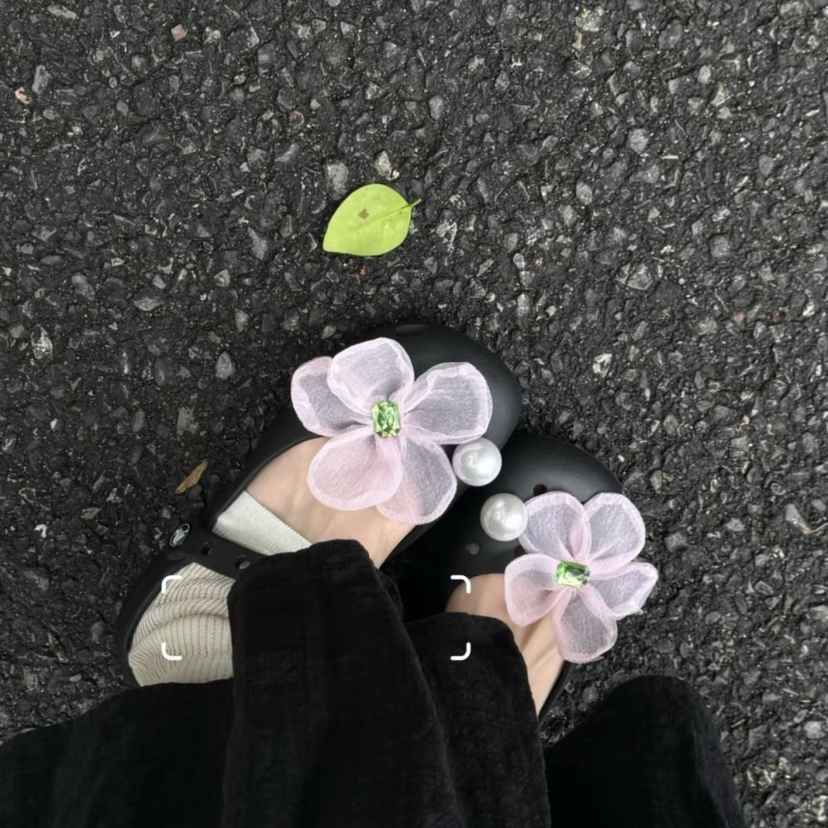 可爱少女心花朵洞洞鞋鞋花仙仙气简约夏季可爱珍珠钻石鞋花欧纱图片